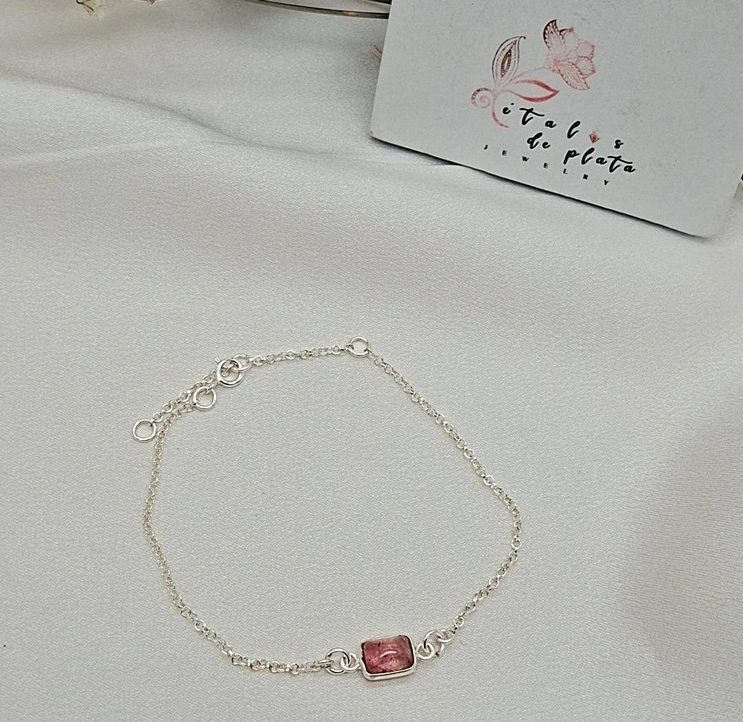 de Pétalos de Plata, diseñada para reflejar la serenidad y la dulzura que habitan en cada mujer