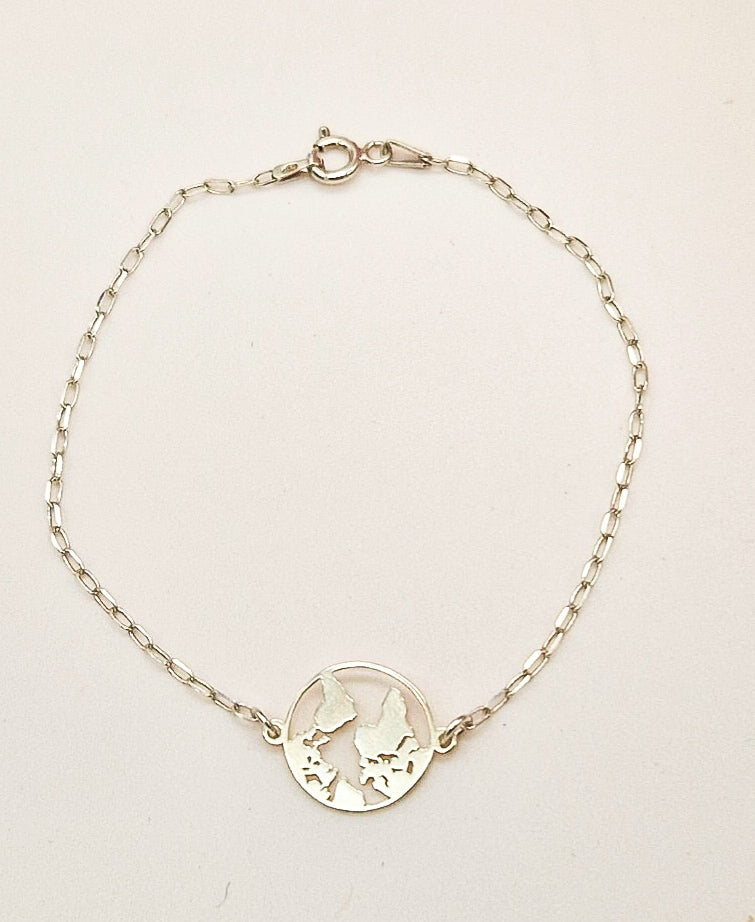 Pulsera de plata 925 con mapa del mundo minimalista hecha a mano por Pétalos de Plata