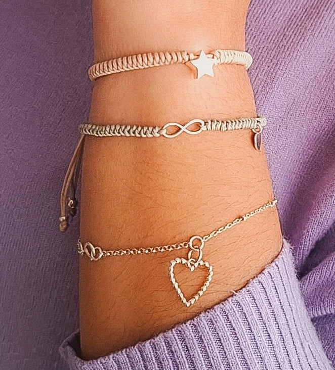 Pulseras de plata con símbolo infinito y corazón