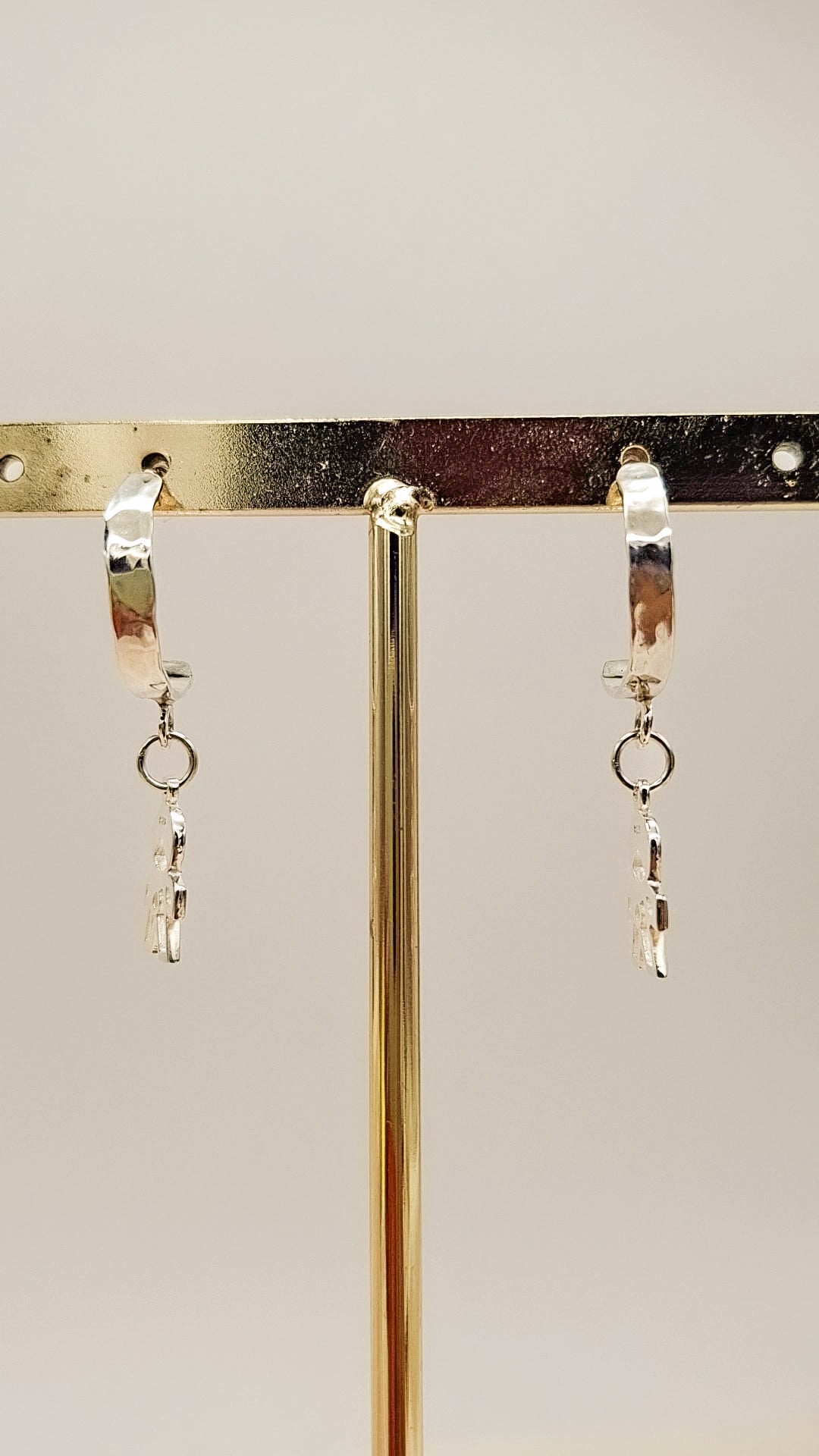 Pendientes de plata 925 con charm de niño/niña hechos a mano Pétalos de Plata