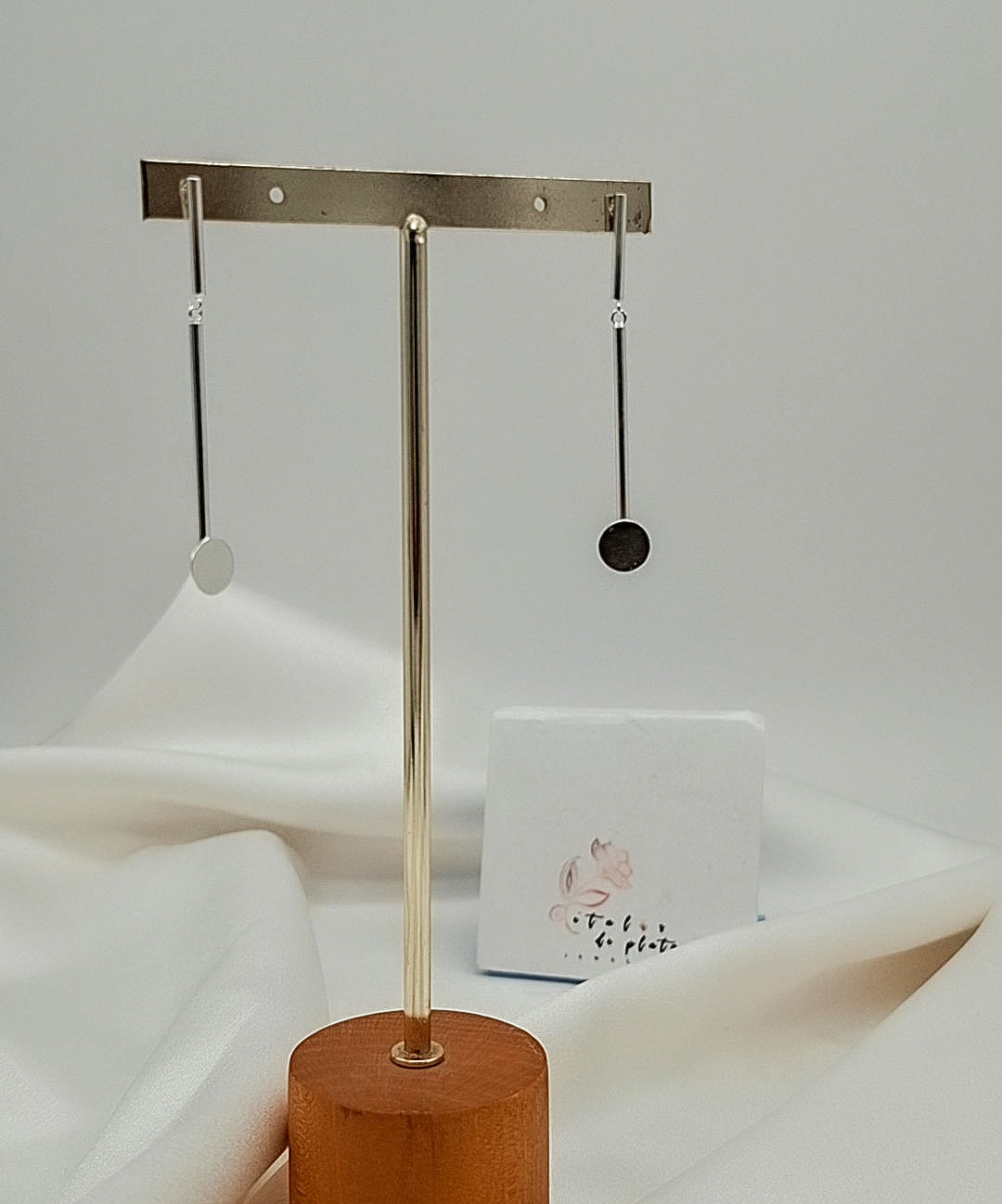 Pendientes Línea Lunar en plata – Pétalos de Plata